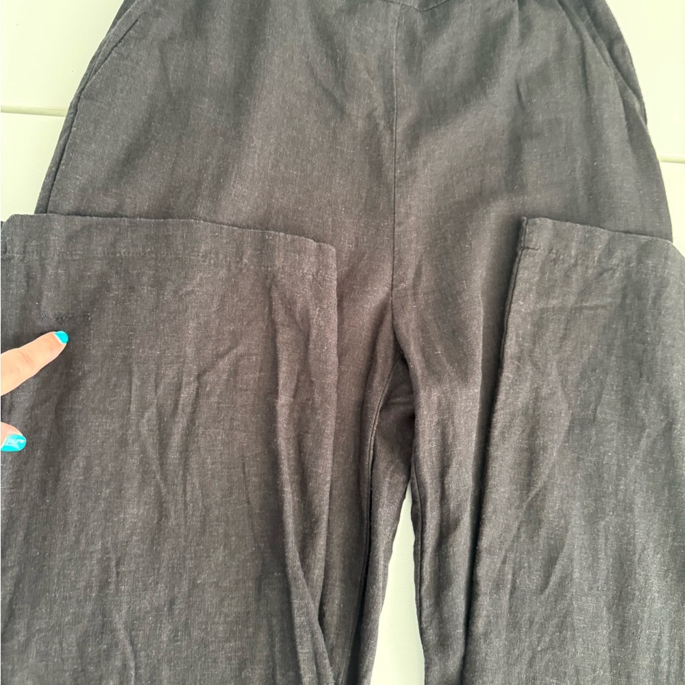 VACAY BUNDLE: Free People Hat, Medium Land n’Sea linen blend pants, L Gap Tee - Picture 2 of 9
